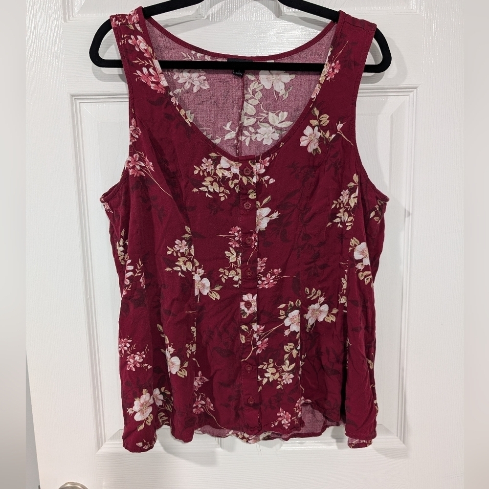 Torrid Red Wine Floral Fit and Flare Stretch Challis Button-Front Tank in Size 2